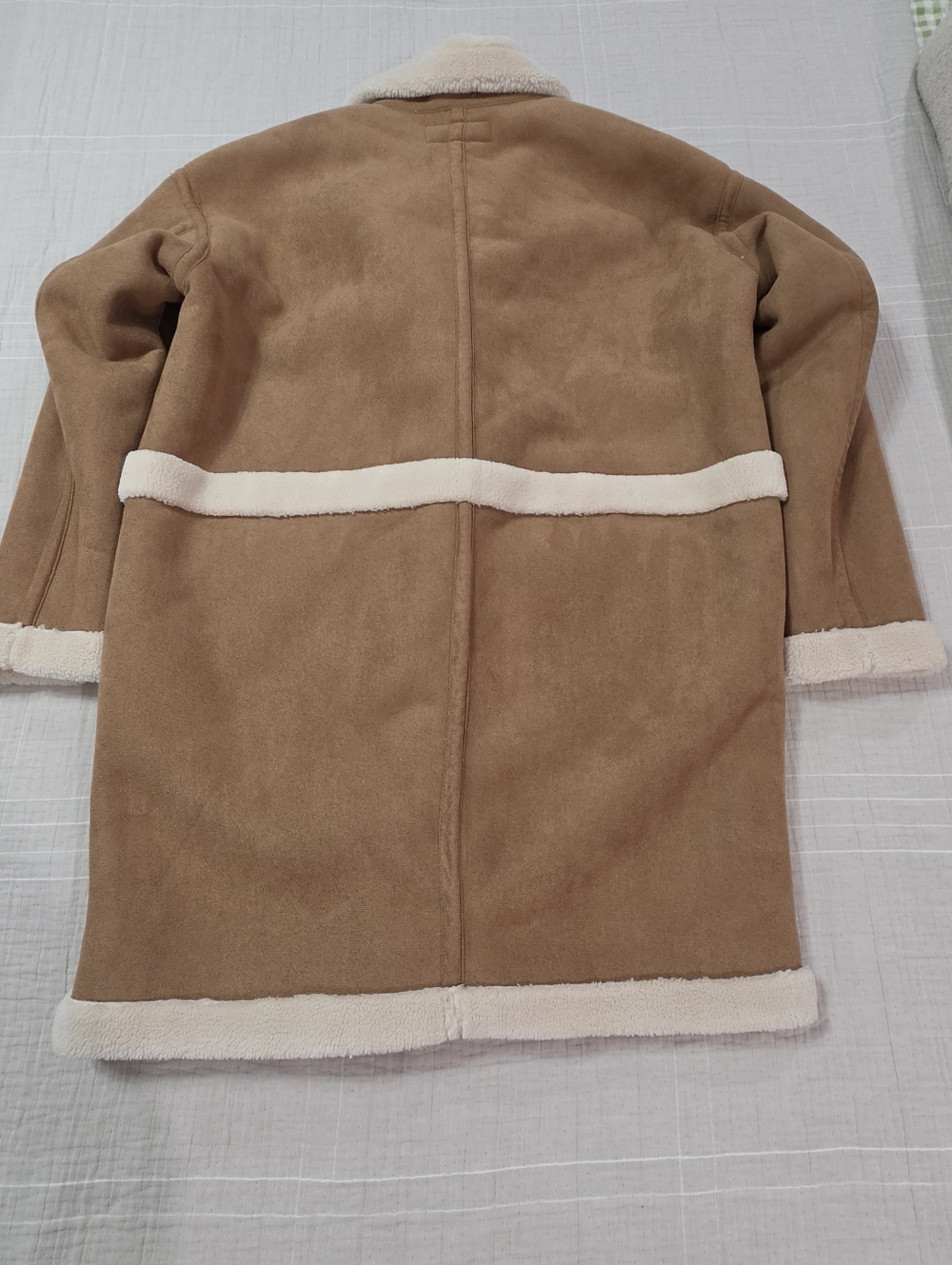 Blank NYC Feels Natural Tan Faux Fur Coat Size Medium - Picture 7 of 16